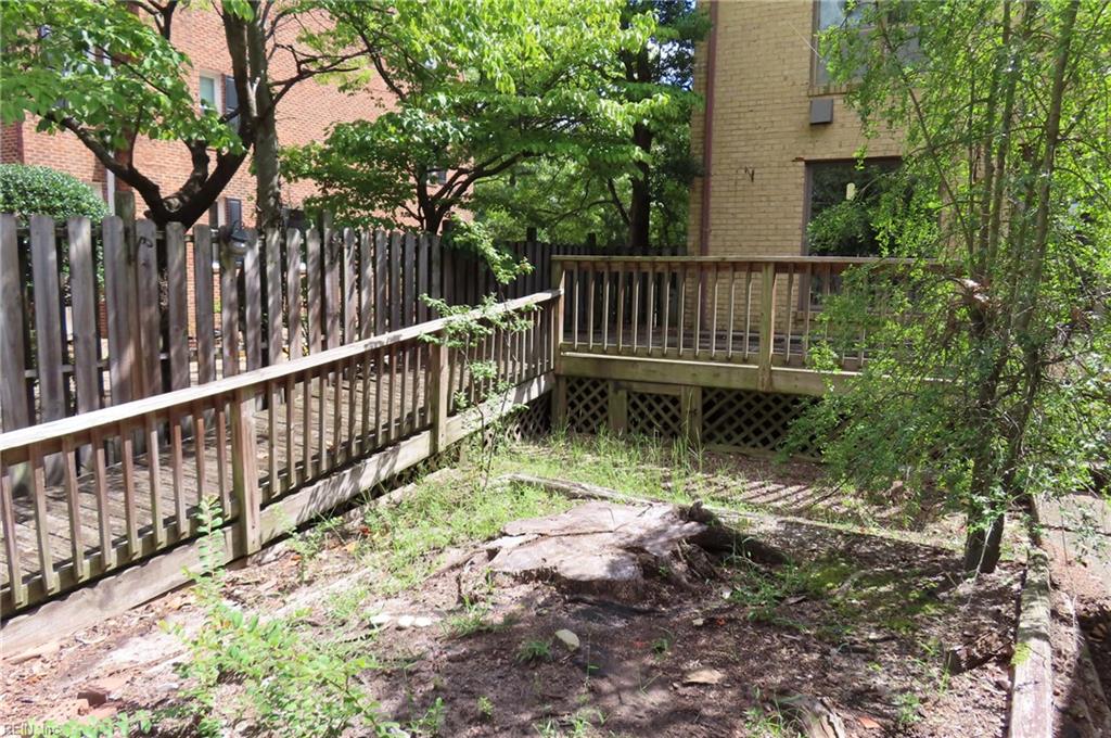 1233 Botetourt Gdns Property Photo 10