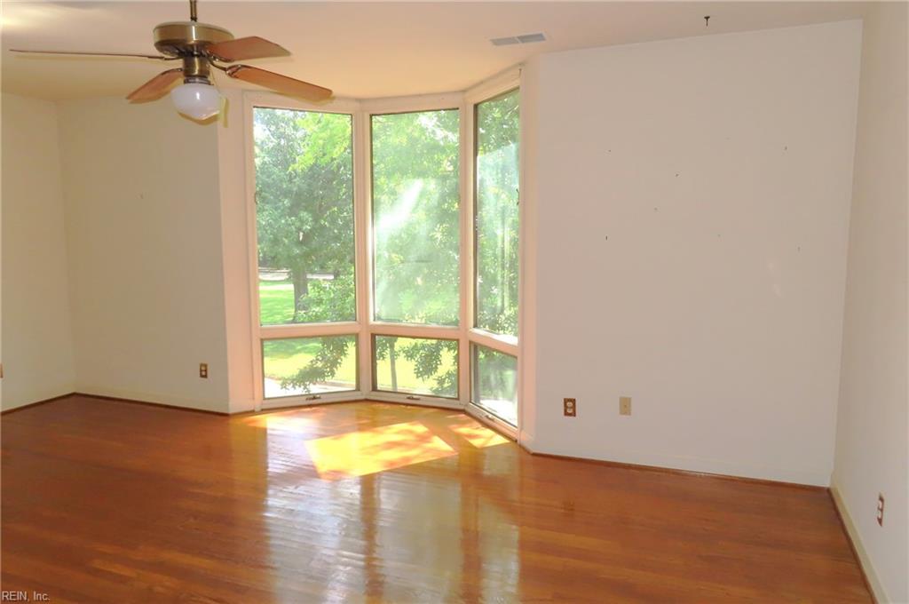 1233 Botetourt Gdns Property Photo 12