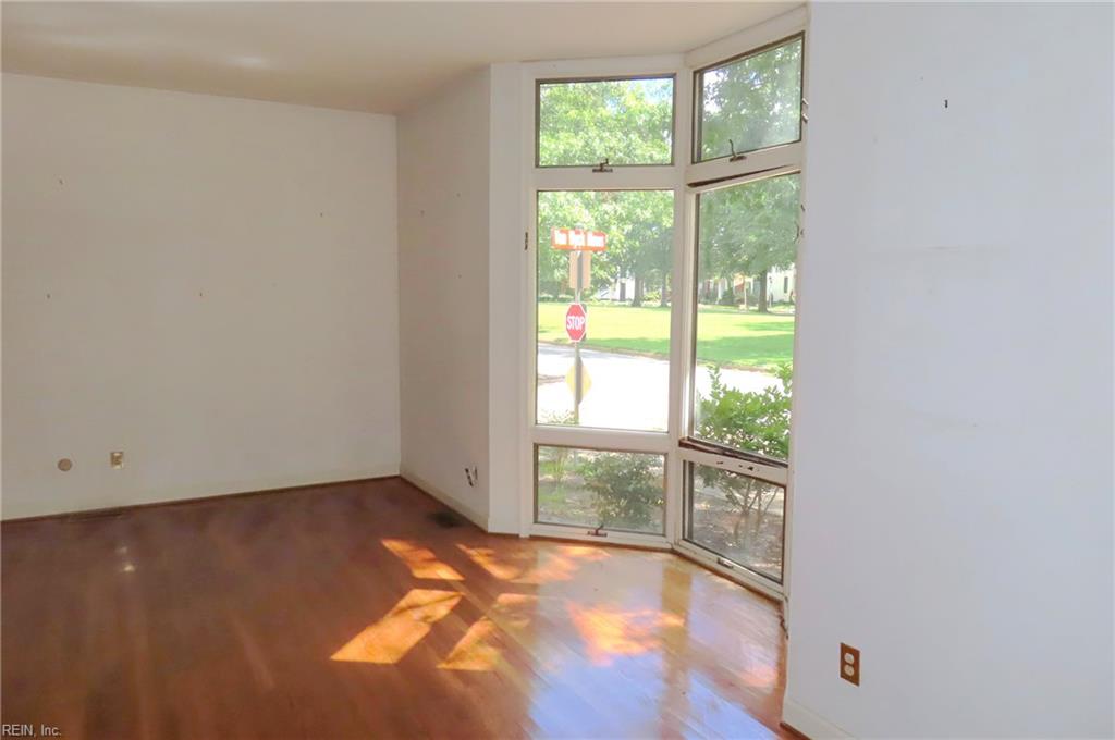 1233 Botetourt Gdns Property Photo 13