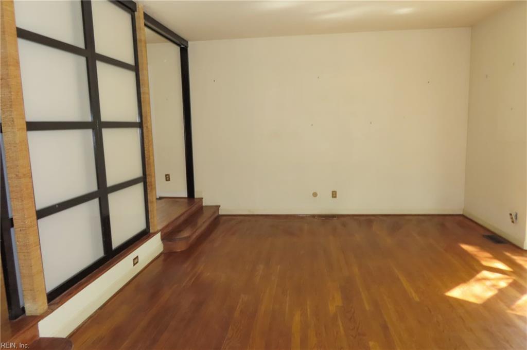 1233 Botetourt Gdns Property Photo 14