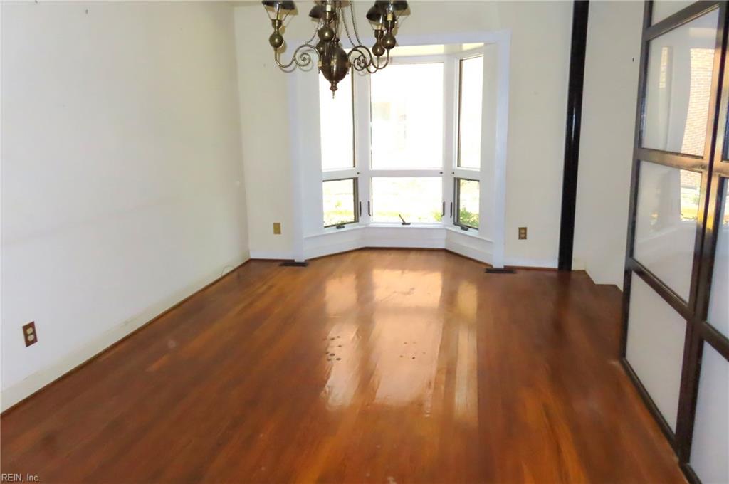 1233 Botetourt Gdns Property Photo 15