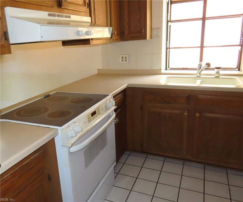 1233 Botetourt Gdns Property Photo 18