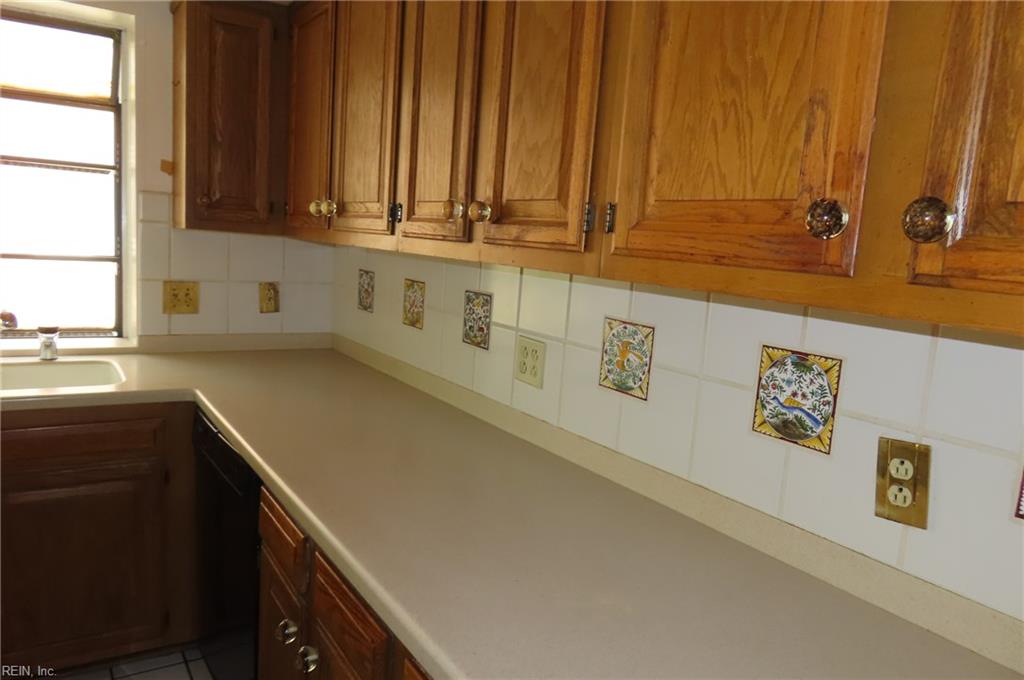 1233 Botetourt Gdns Property Photo 19