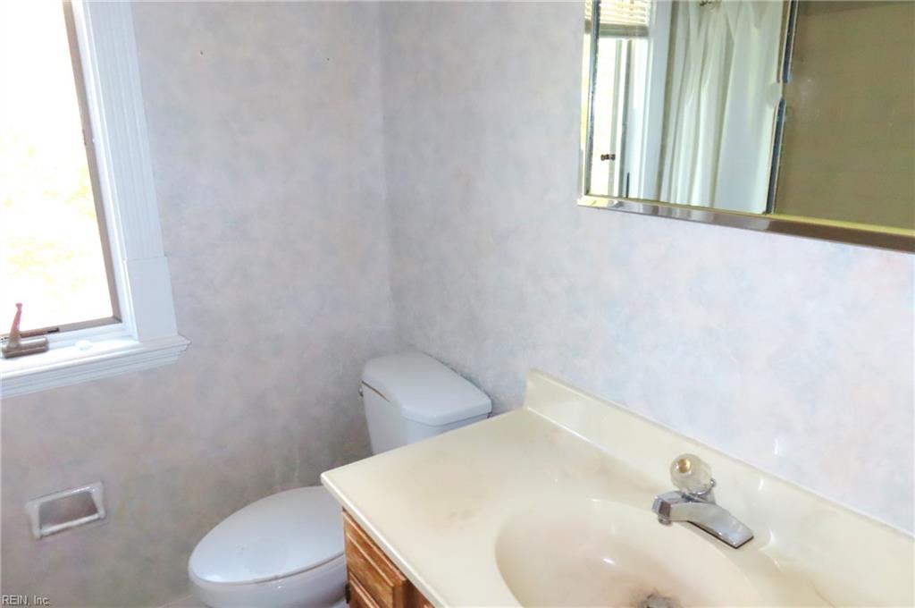 1233 Botetourt Gdns Property Photo 23