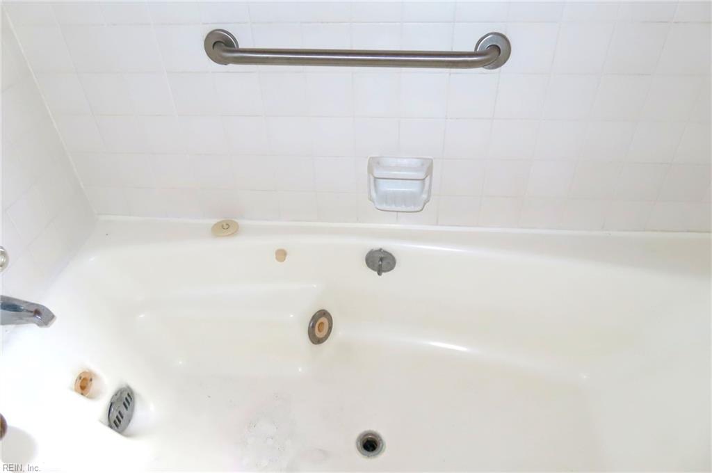 1233 Botetourt Gdns Property Photo 27