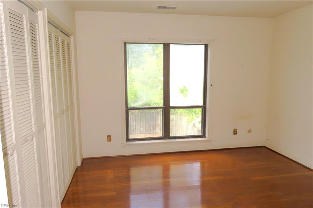 1233 Botetourt Gdns Property Photo 31