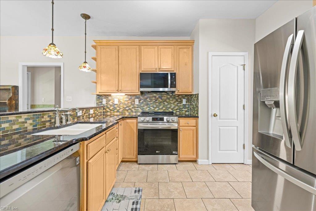 1808 Capel Manor Way Property Photo 20