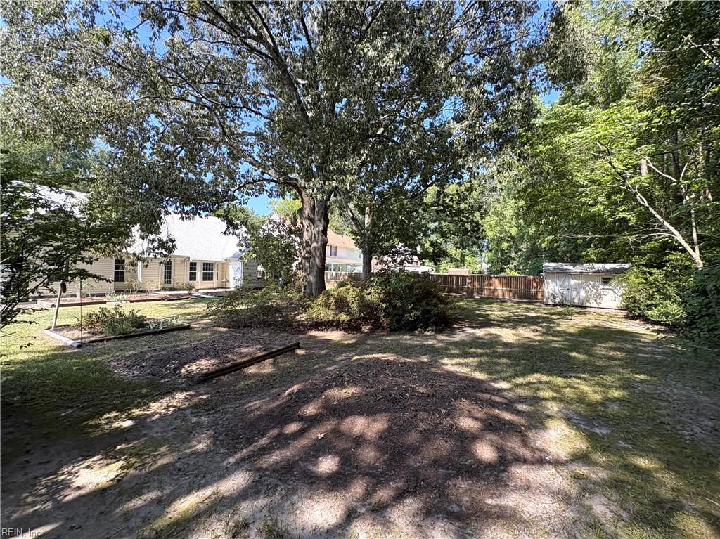 717 Treetop Ln Property Photo 4