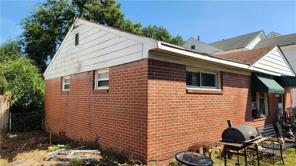 210 Hough Ave Ave Property Photo 6