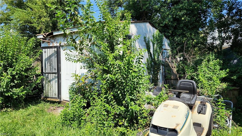 210 Hough Ave Ave Property Photo 10