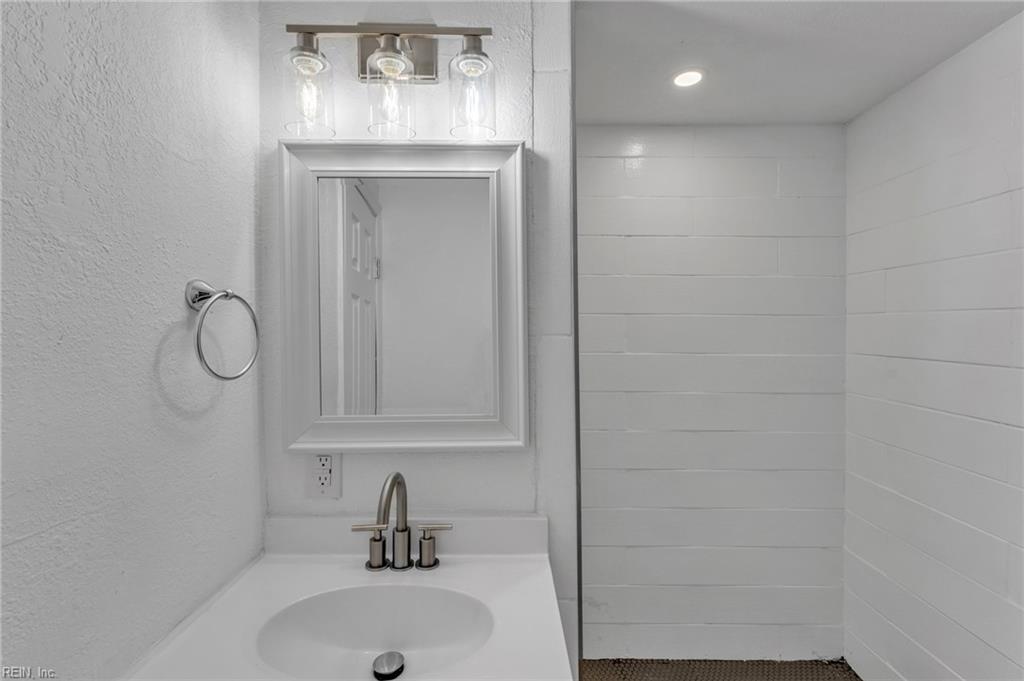 921 Howard Pl Property Photo 16