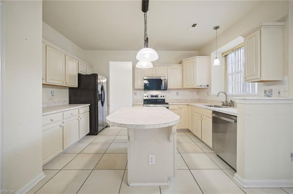 3884 Donnington Dr Property Photo 2