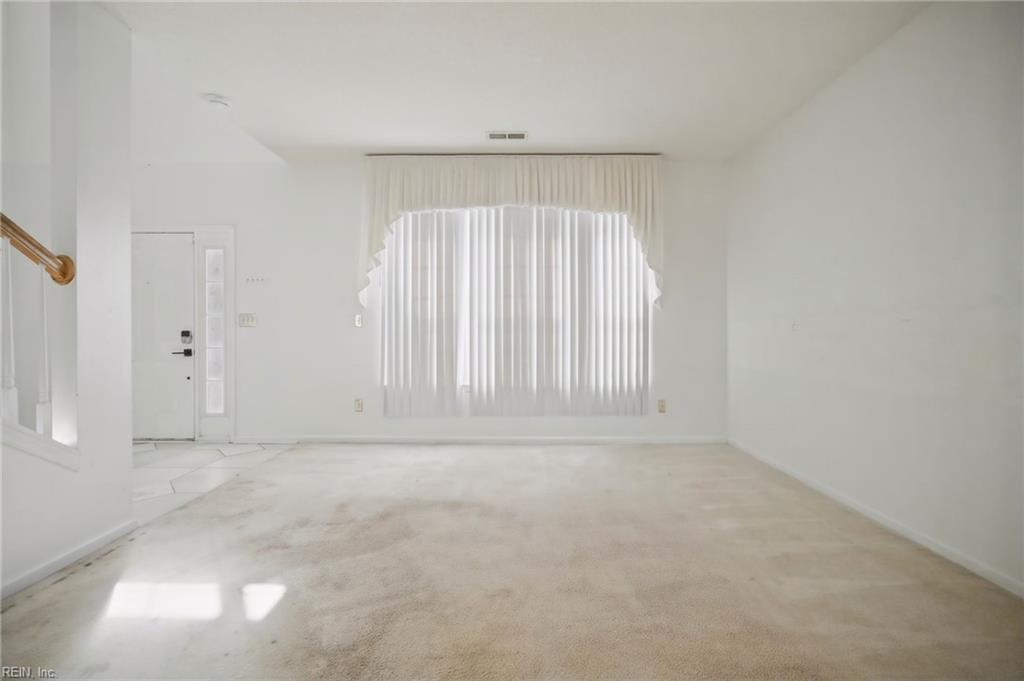 3884 Donnington Dr Property Photo 10