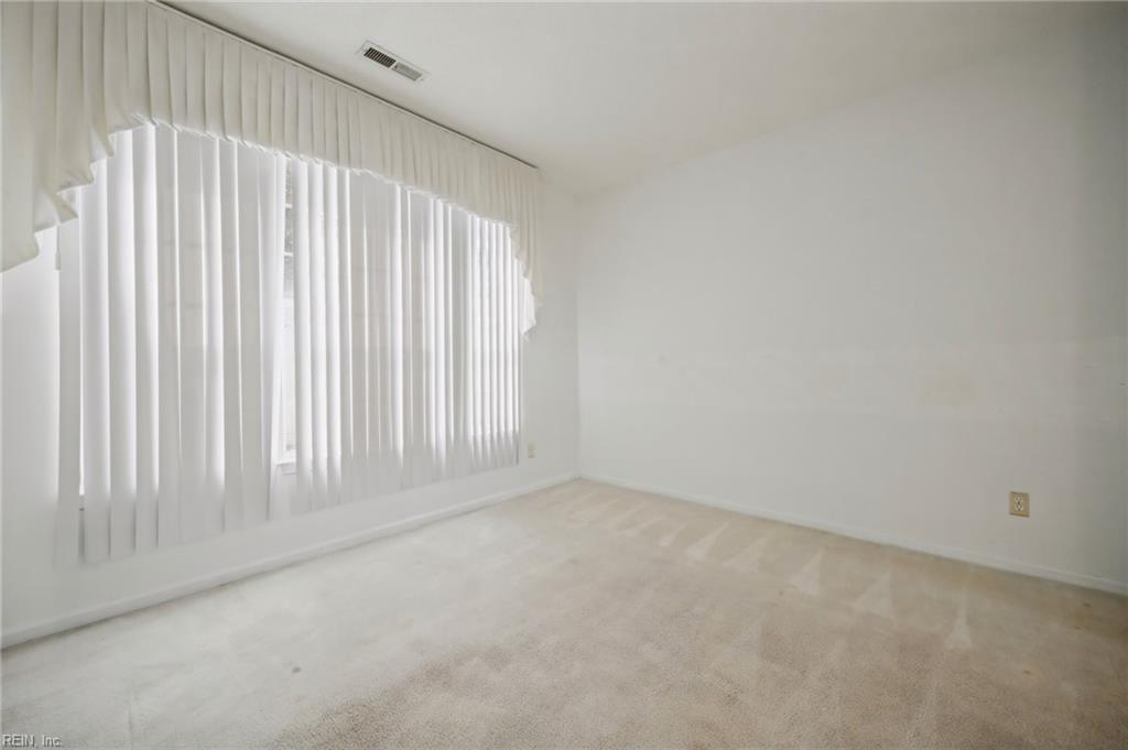 3884 Donnington Dr Property Photo 11