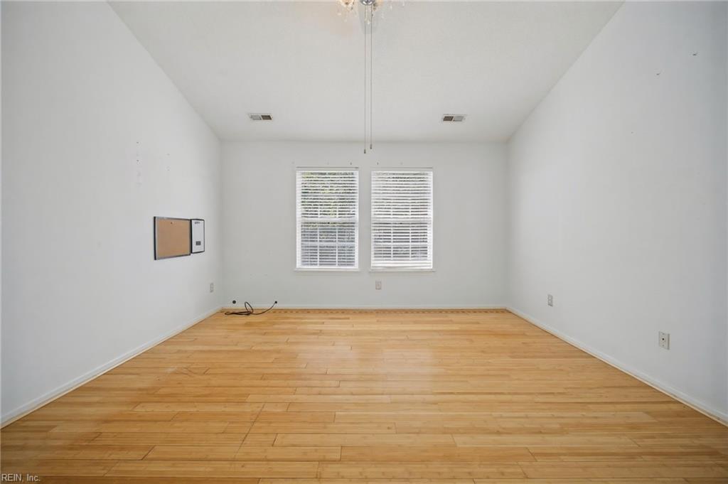 3884 Donnington Dr Property Photo 14