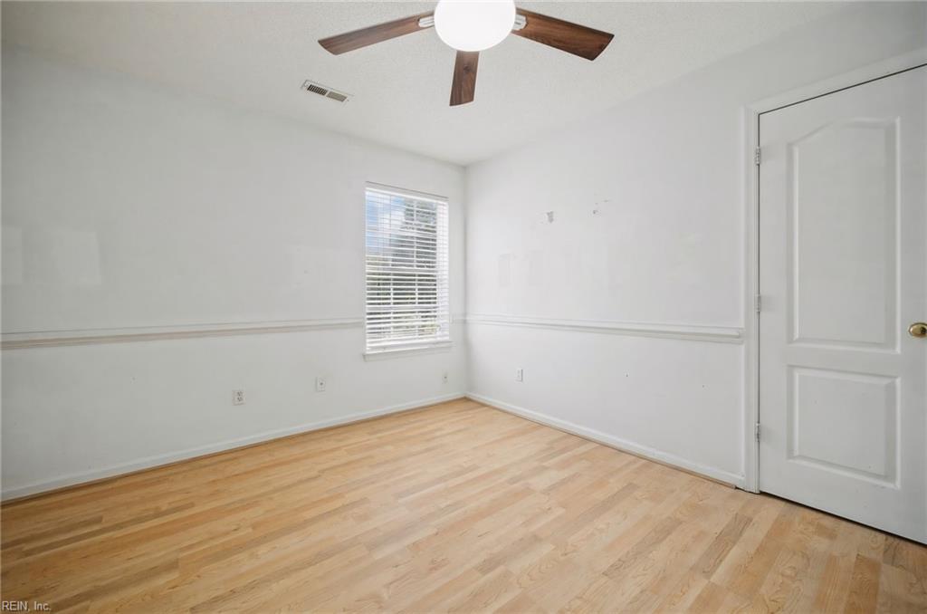 3884 Donnington Dr Property Photo 18