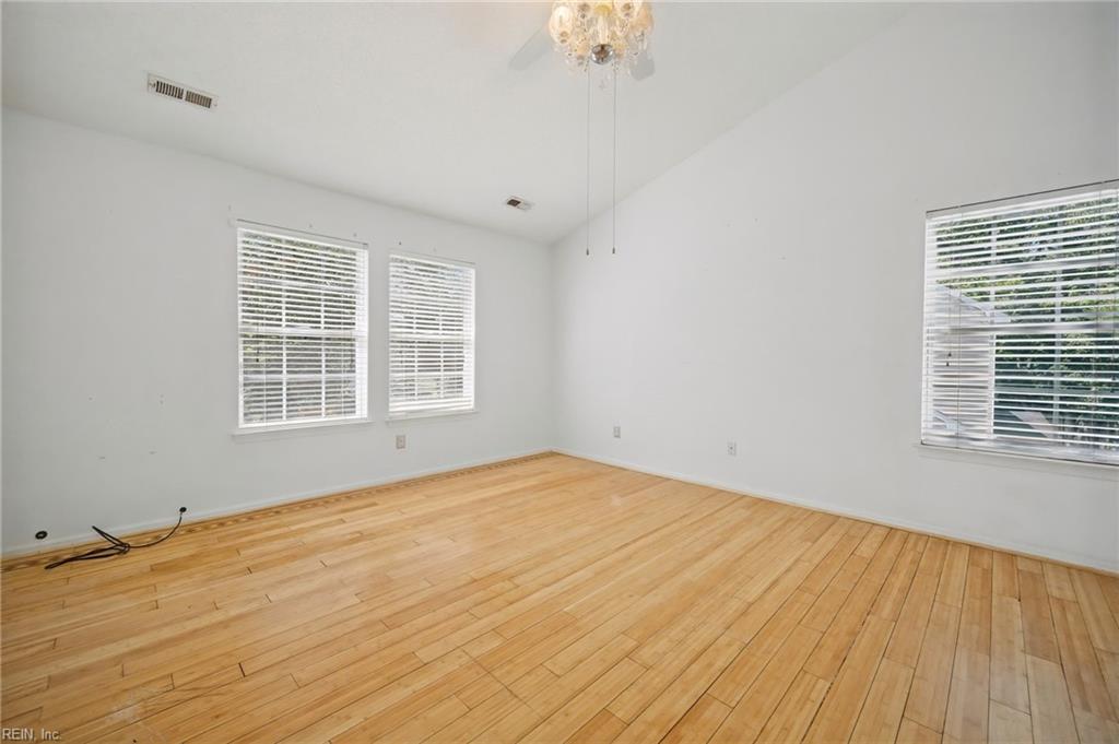 3884 Donnington Dr Property Photo 22