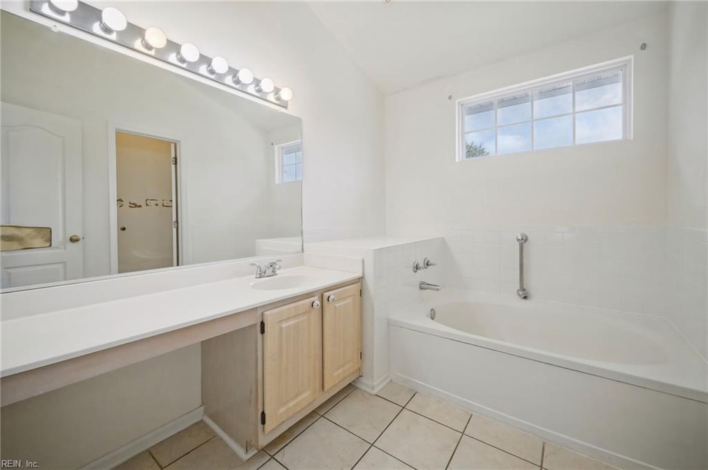 3884 Donnington Dr Property Photo 28