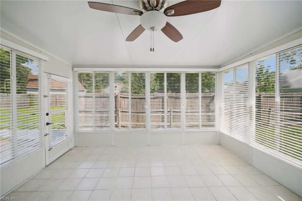 3884 Donnington Dr Property Photo 32