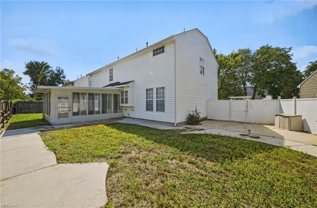 3884 Donnington Dr Property Photo 35