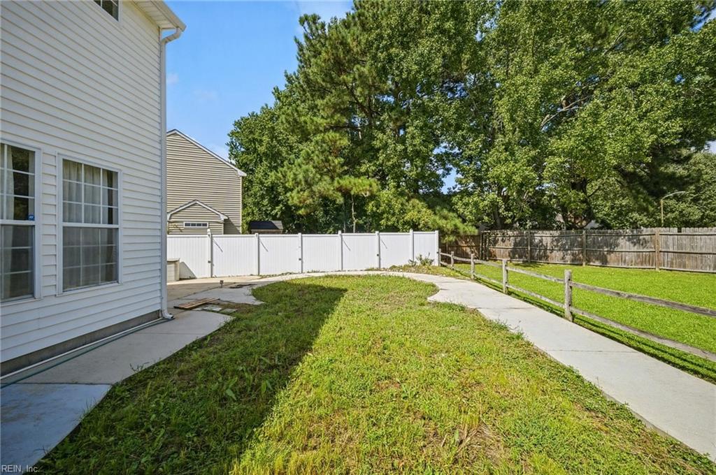 3884 Donnington Dr Property Photo 36