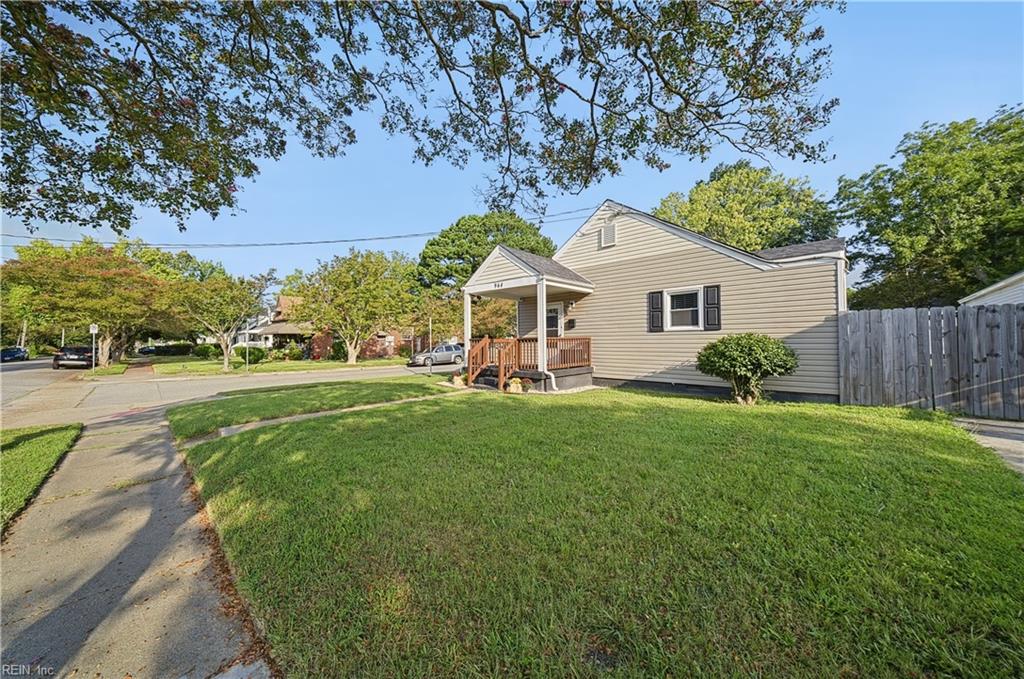 968 Albert Ave Property Photo 4