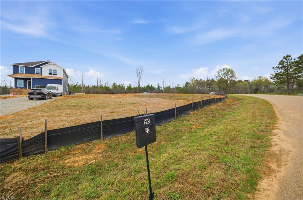 595 Ferry Landing Dr Property Photo 2