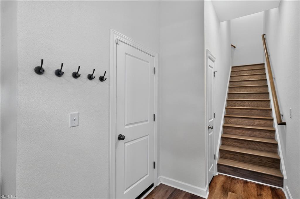 9564 21st Bay St Property Photo 4