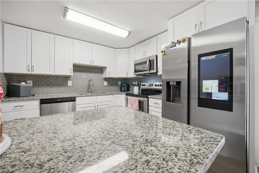 2025 Nickerson Blvd Property Photo 7