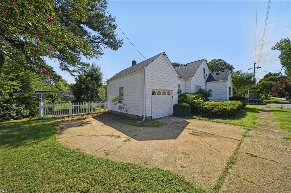 3758 Lenoir Cir Property Photo 4