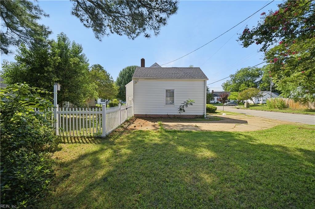 3758 Lenoir Cir Property Photo 5