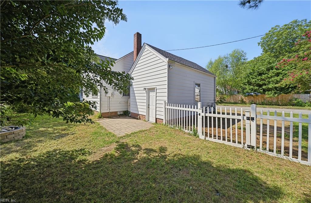 3758 Lenoir Cir Property Photo 6