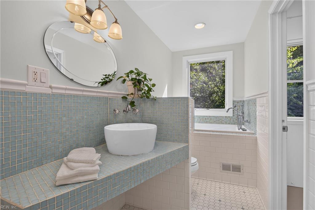 1805 Fleet Ter Property Photo 27