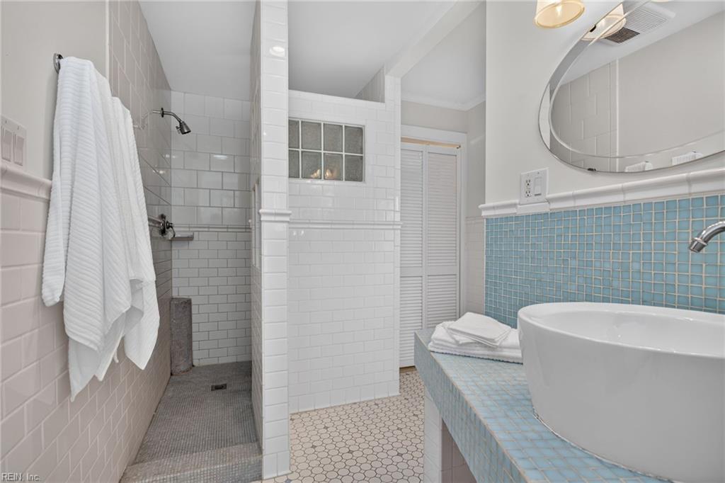 1805 Fleet Ter Property Photo 28
