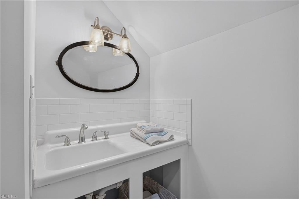 1805 Fleet Ter Property Photo 32