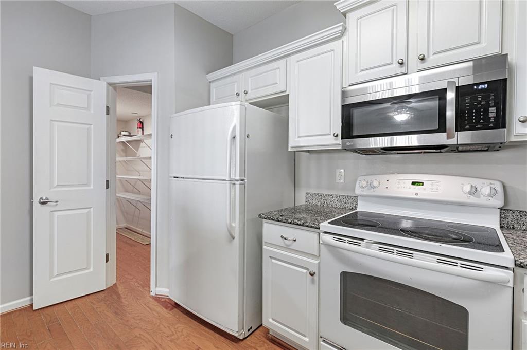 2406 Montgomerie Arch Property Photo 10