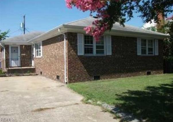 9243 Atwood Ave Property Photo 1