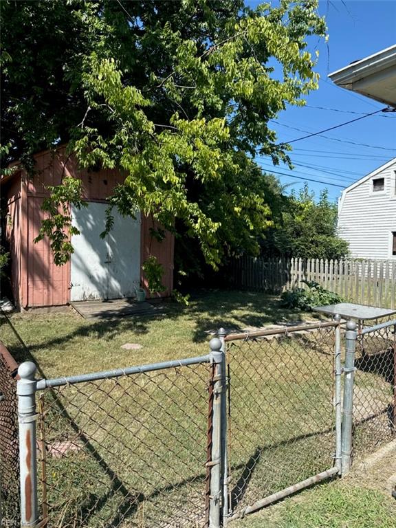9243 Atwood Ave Property Photo 2