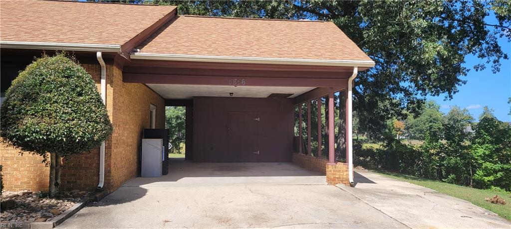 5856 Bernhowe Manor Ln Property Photo 3