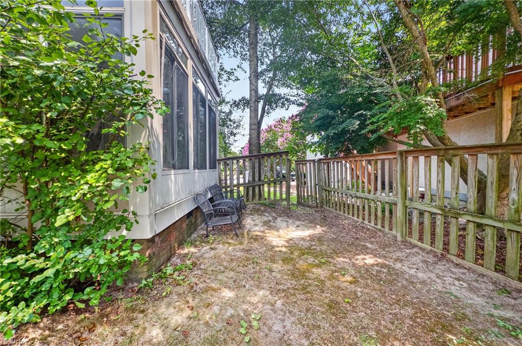 1705 Pilgrims Mews Property Photo 37