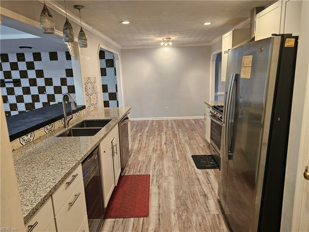 3975 Long Point Blvd Property Photo 4