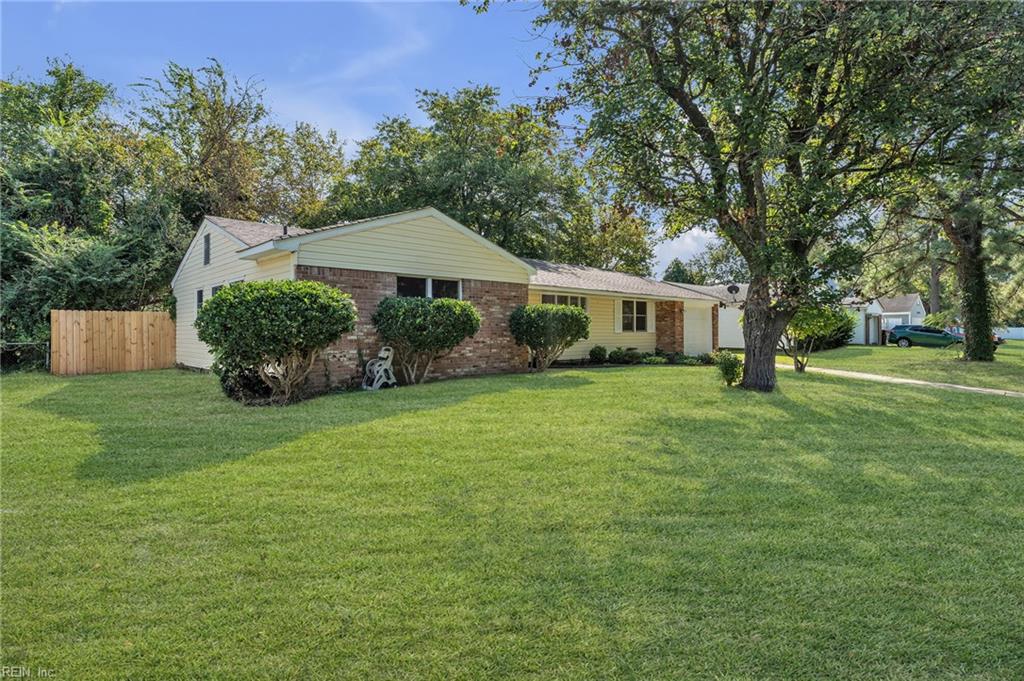 1209 Sir Galahad Dr Property Photo 4