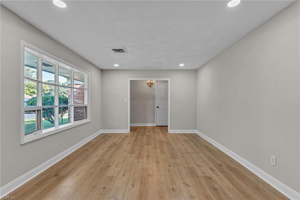 1209 Sir Galahad Dr Property Photo 8