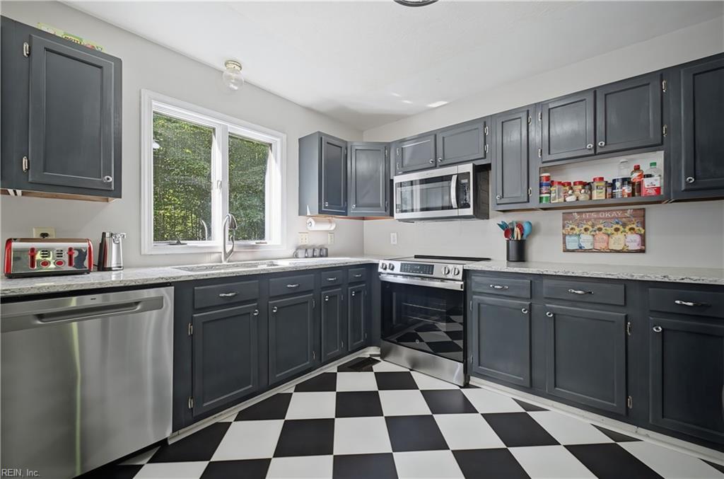 6 Foxcroft Rd Property Photo 6