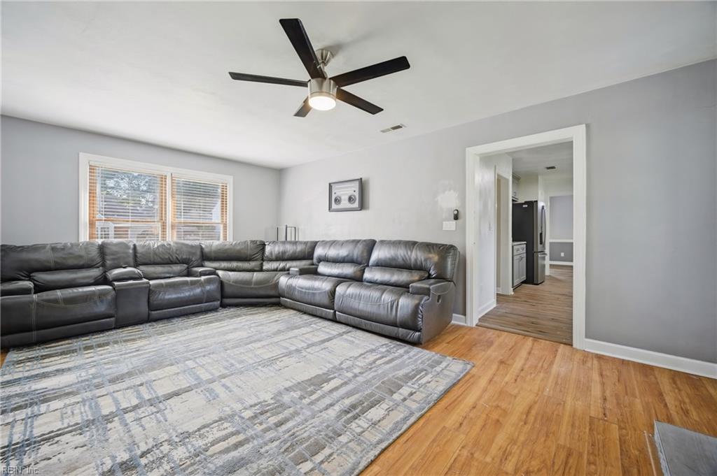 744 Helmsdale Way Property Photo 5