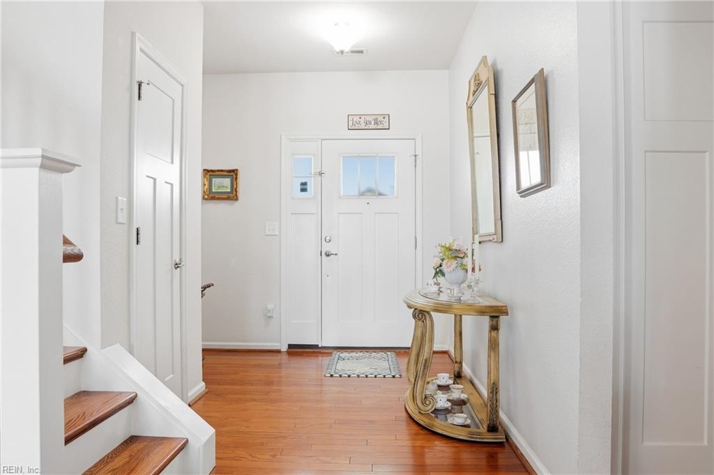 852 Bennetts Meadow Ln Property Photo 2