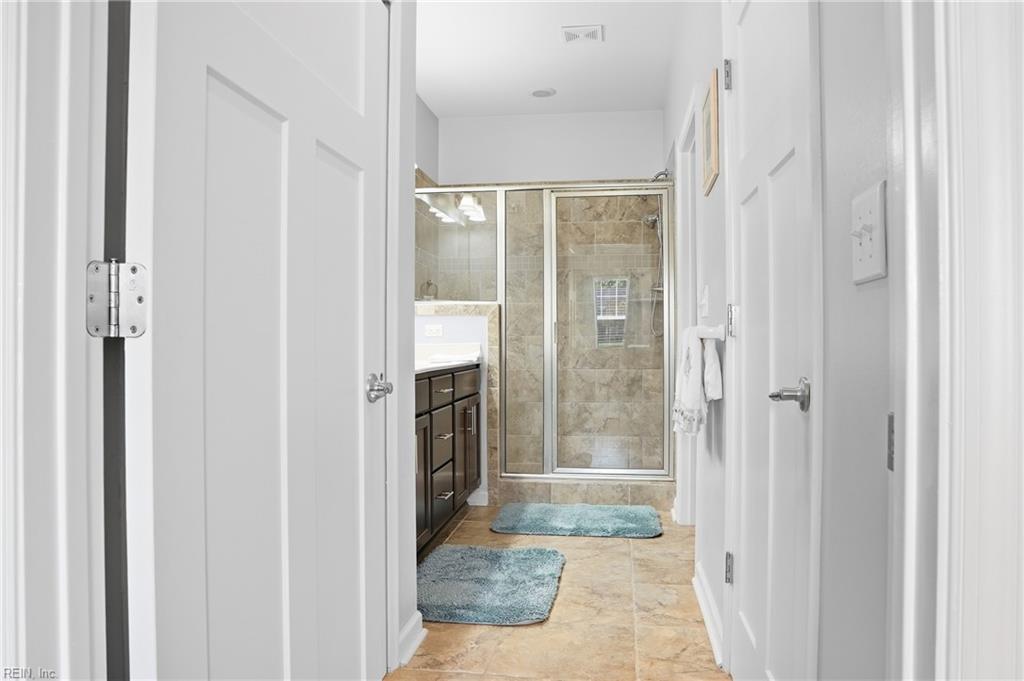 852 Bennetts Meadow Ln Property Photo 6
