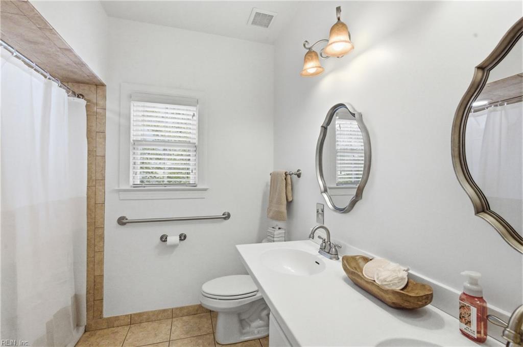 1703 Cheslie Arch Property Photo 10
