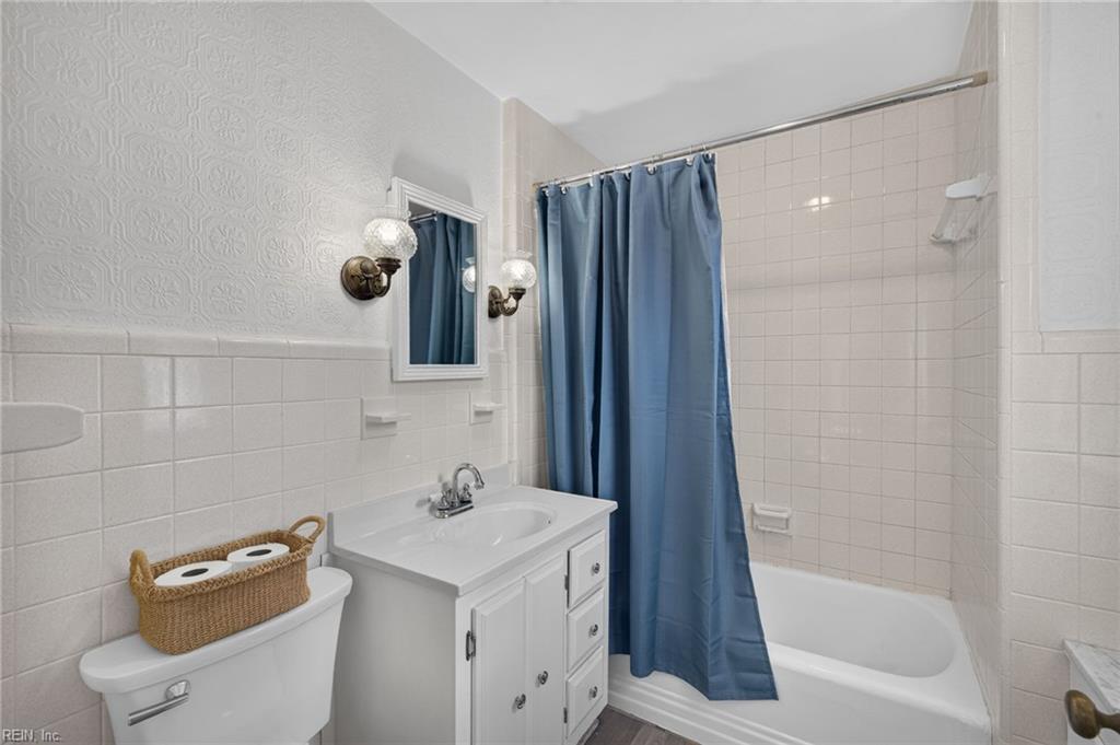 318 68th St Property Photo 18