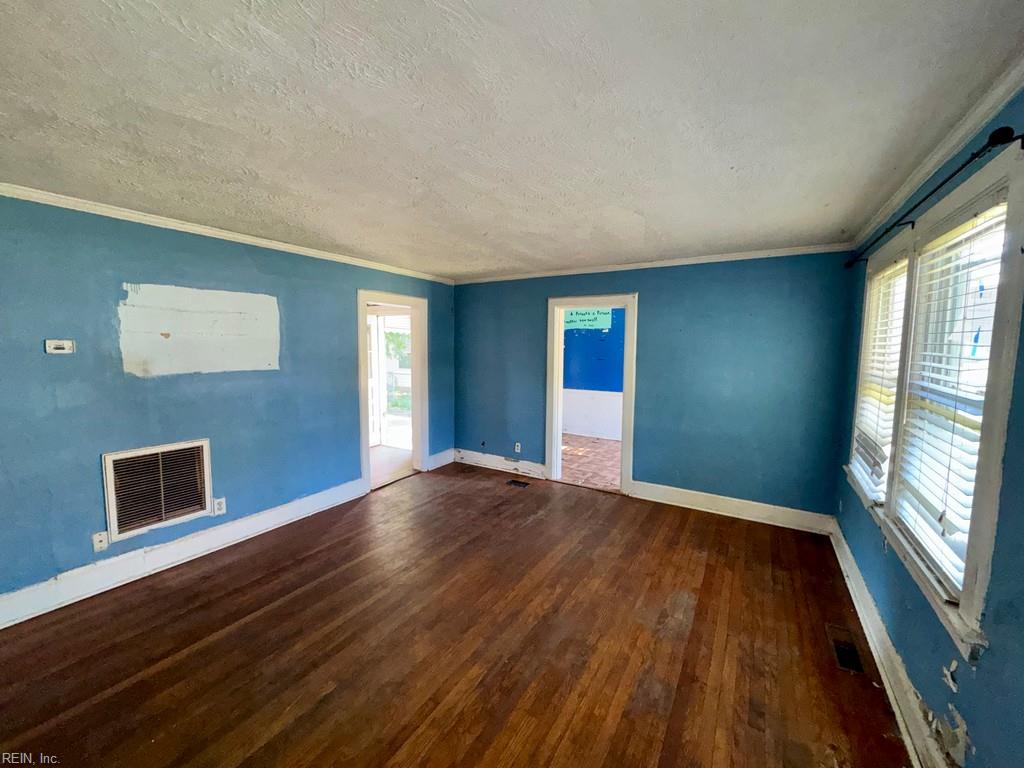 117 E Chester St Property Photo 3